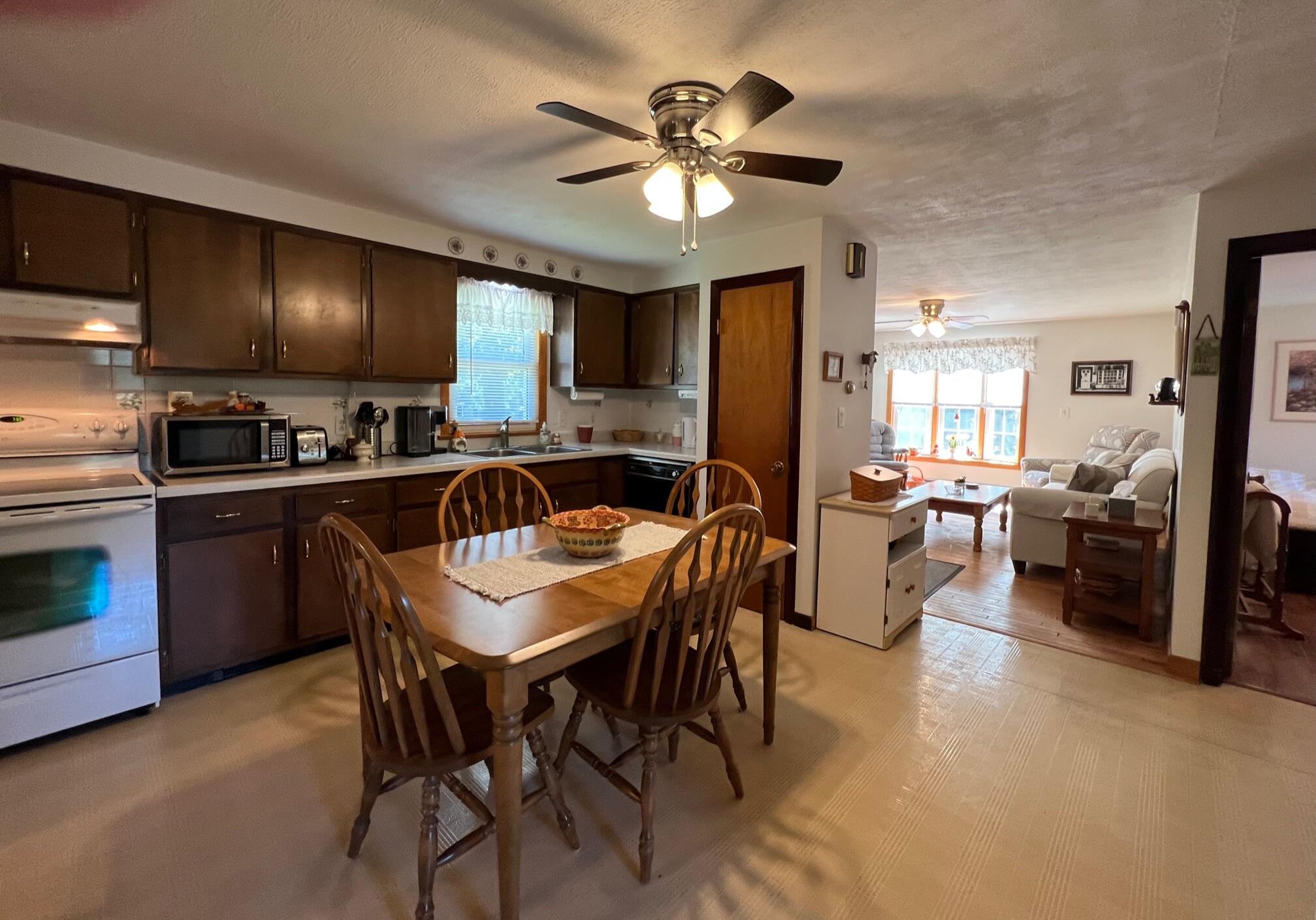 193 Winterbrook Road Mechanic Falls, ME 04256 - Photo 23 of 39 Pantry