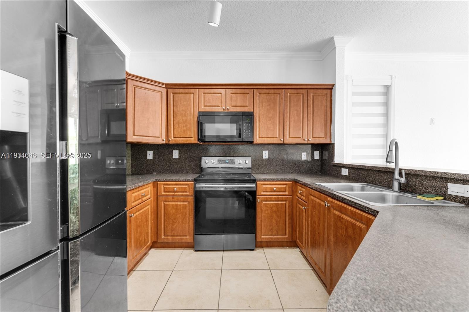 15519 Southwest 182nd Lane Miami, FL 33187 - Photo 20 of 39