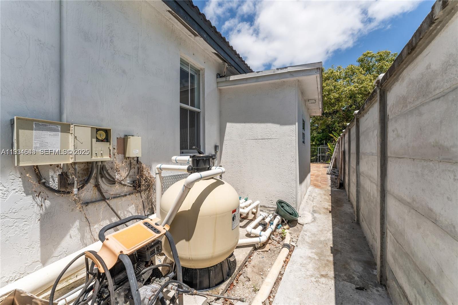 15519 Southwest 182nd Lane Miami, FL 33187 - Photo 30 of 39