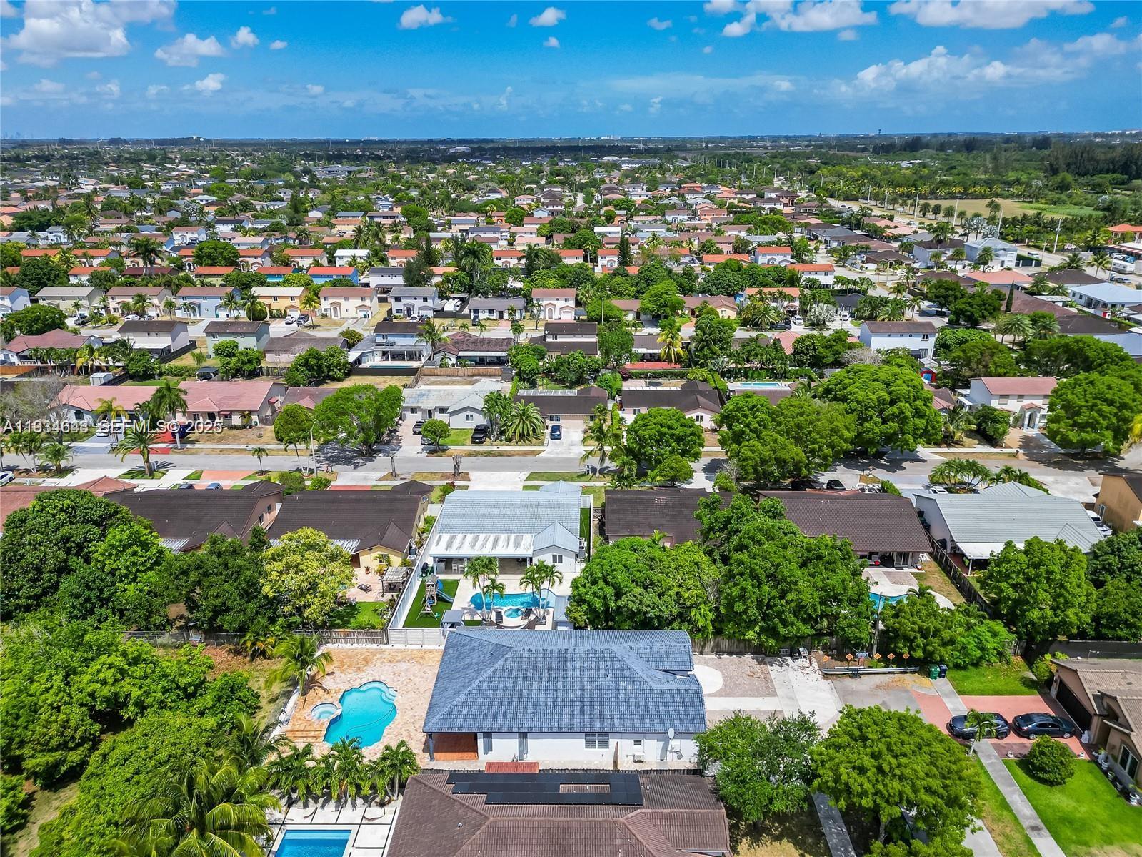 15519 Southwest 182nd Lane Miami, FL 33187 - Photo 4 of 39