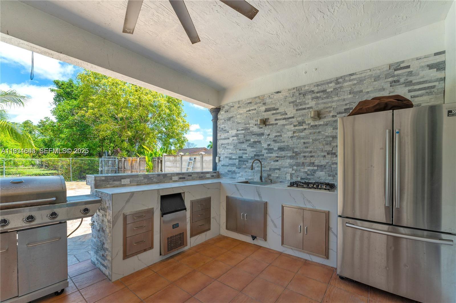 15519 Southwest 182nd Lane Miami, FL 33187 - Photo 10 of 39