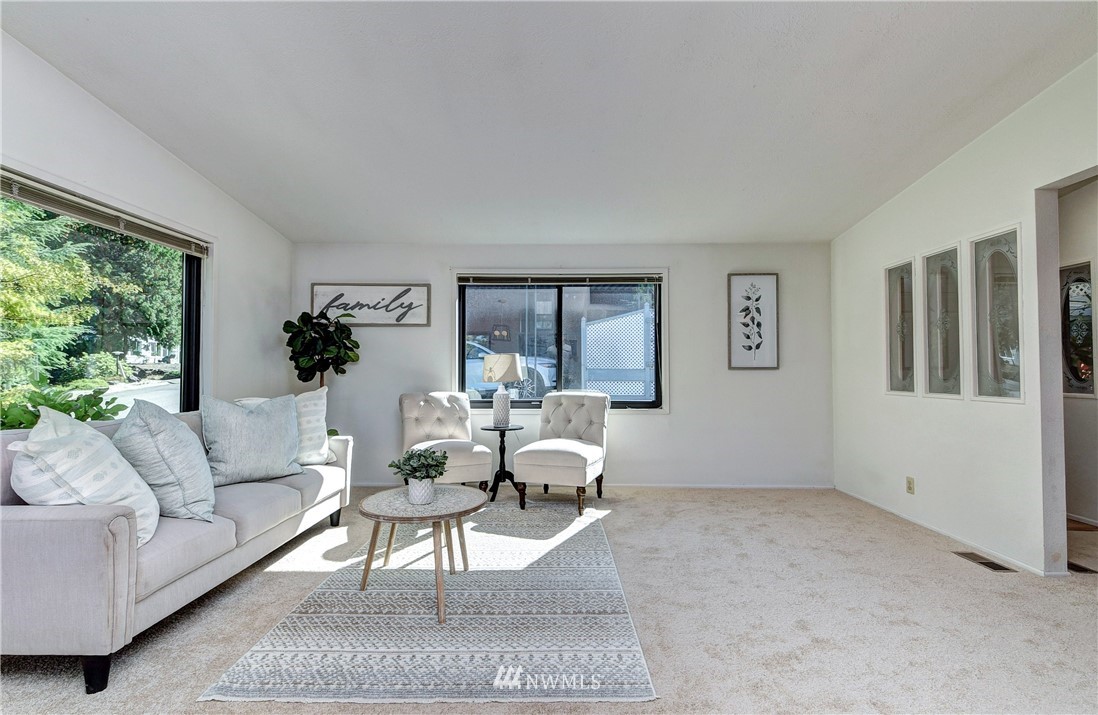 17225 119th Avenue Northeast Bothell, WA 98011 - Photo 2 of 24