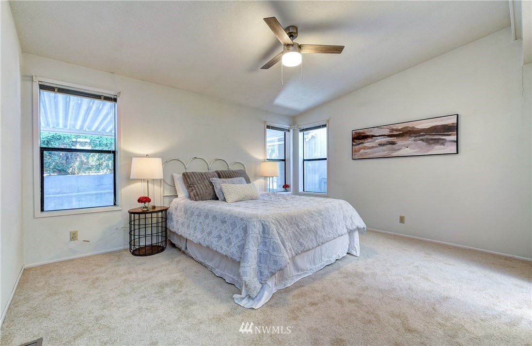 17225 119th Avenue Northeast Bothell, WA 98011 - Photo 11 of 24