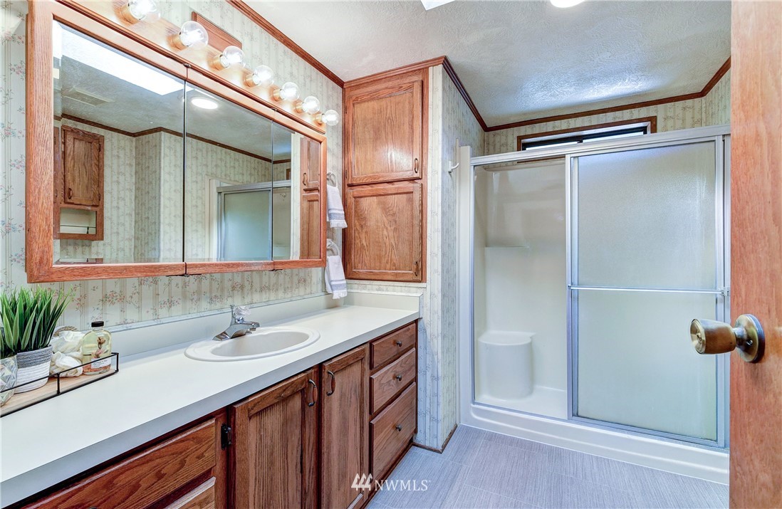 17225 119th Avenue Northeast Bothell, WA 98011 - Photo 12 of 24