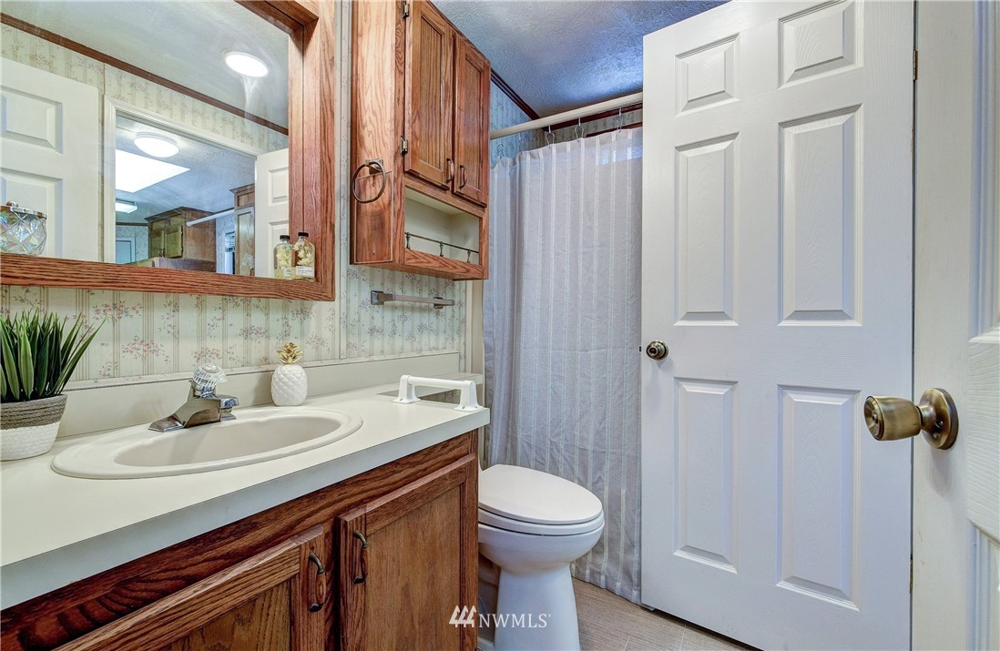 17225 119th Avenue Northeast Bothell, WA 98011 - Photo 15 of 24