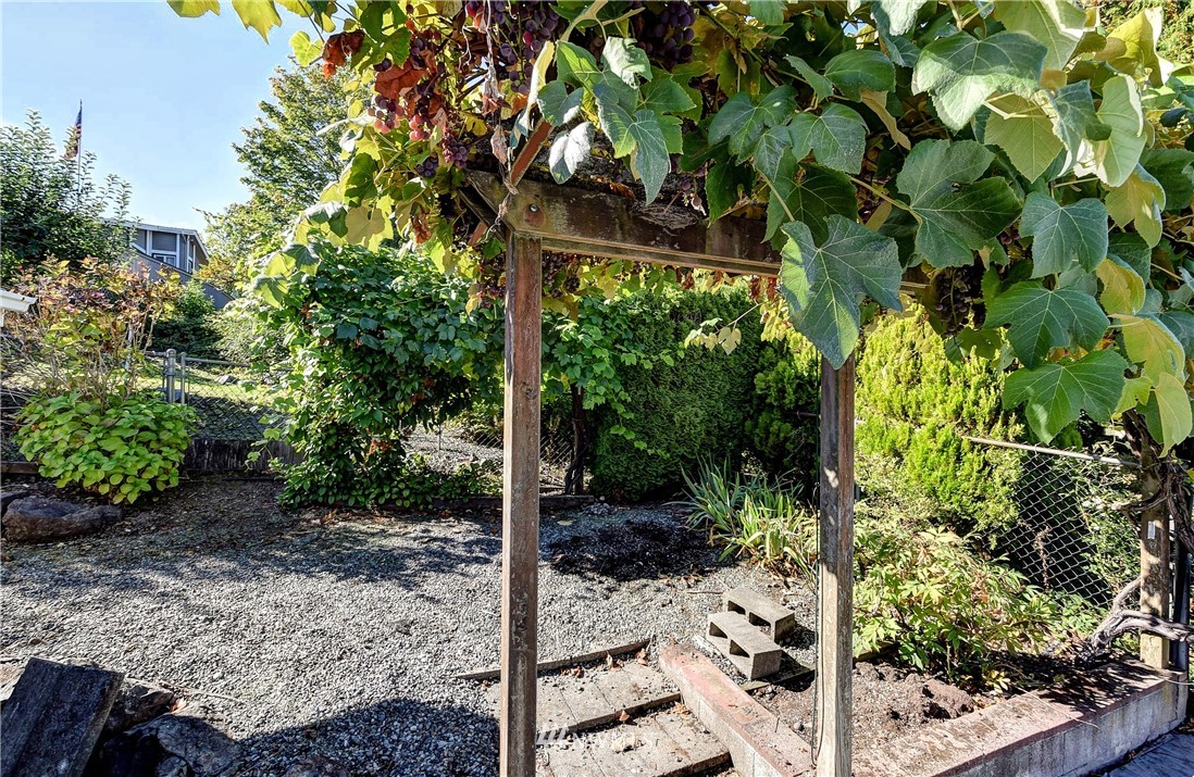 17225 119th Avenue Northeast Bothell, WA 98011 - Photo 18 of 24