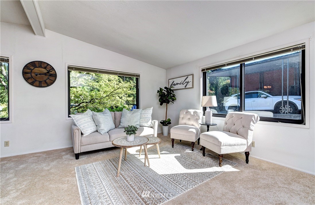 17225 119th Avenue Northeast Bothell, WA 98011 - Photo 3 of 24