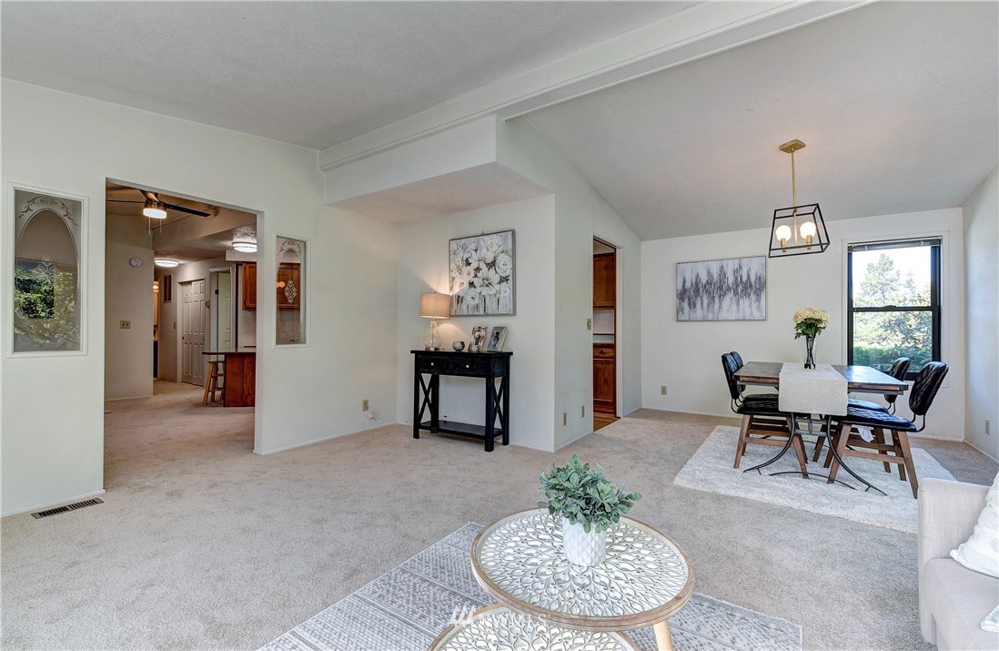 17225 119th Avenue Northeast Bothell, WA 98011 - Photo 4 of 24