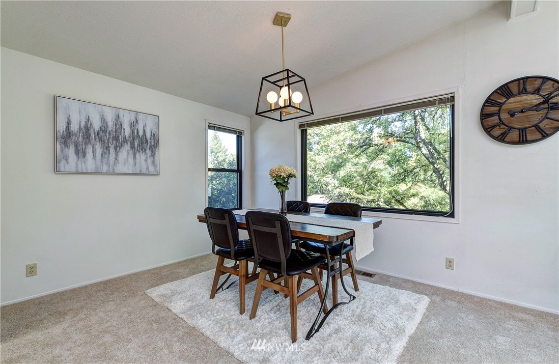 17225 119th Avenue Northeast Bothell, WA 98011 - Photo 5 of 24