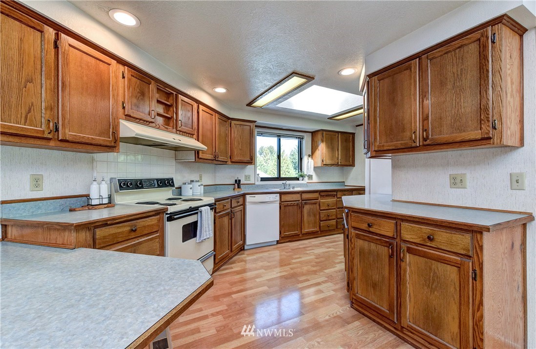 17225 119th Avenue Northeast Bothell, WA 98011 - Photo 8 of 24