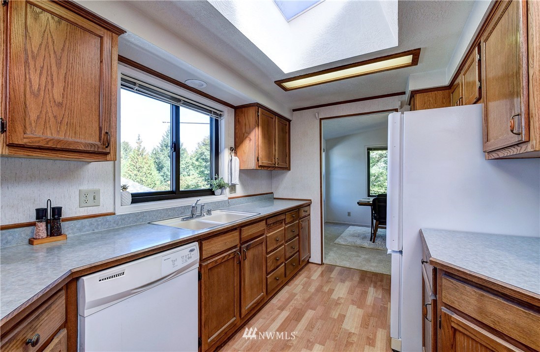 17225 119th Avenue Northeast Bothell, WA 98011 - Photo 9 of 24