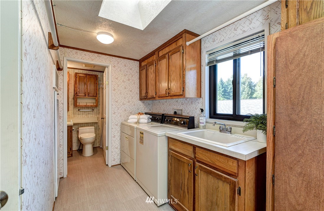 17225 119th Avenue Northeast Bothell, WA 98011 - Photo 10 of 24