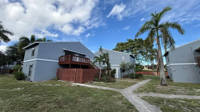 $2,000 | 10 Crossings Circle, Unit G, Boynton Beach, FL 33435