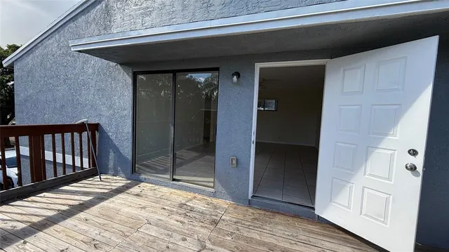 $2,000 | 10 Crossings Circle, Unit G, Boynton Beach, FL 33435