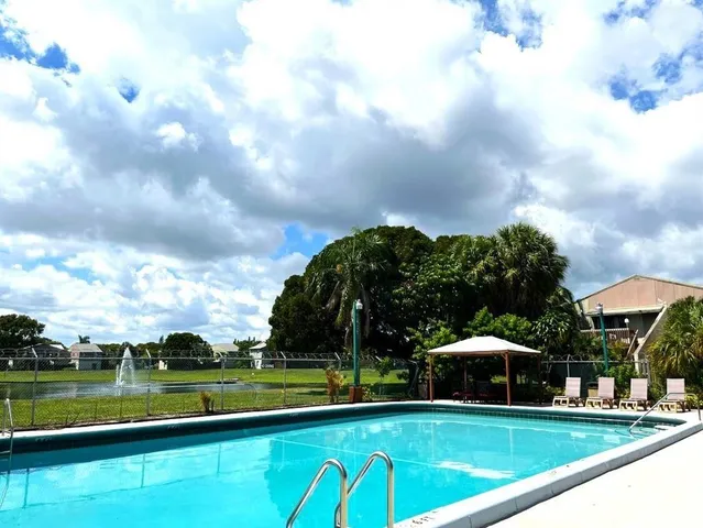 $2,000 | 10 Crossings Circle, Unit G, Boynton Beach, FL 33435