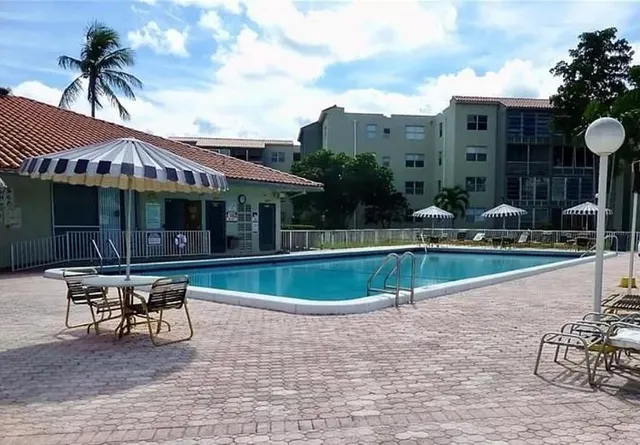 $2,000 | 10 Crossings Circle, Unit G, Boynton Beach, FL 33435