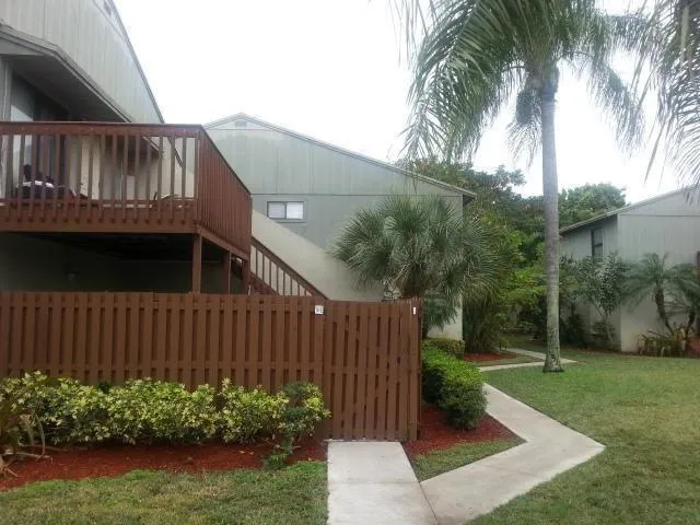$2,000 | 10 Crossings Circle, Unit G, Boynton Beach, FL 33435