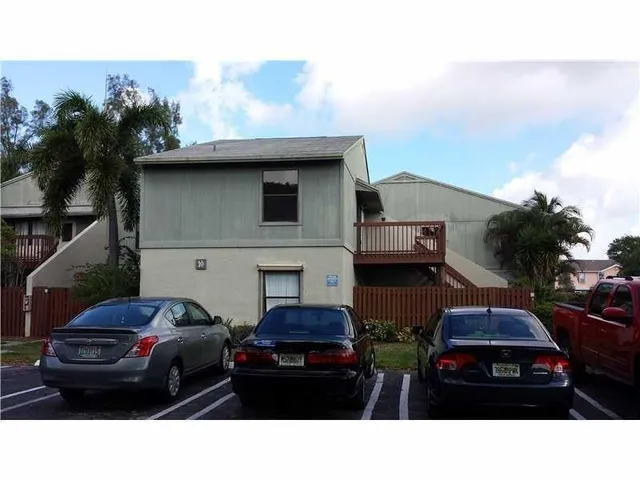 $2,000 | 10 Crossings Circle, Unit G, Boynton Beach, FL 33435