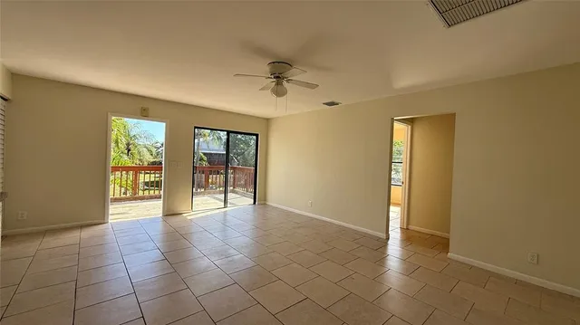$2,000 | 10 Crossings Circle, Unit G, Boynton Beach, FL 33435