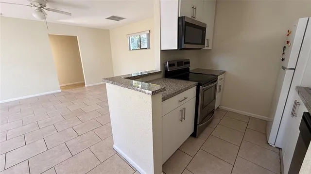 $2,000 | 10 Crossings Circle, Unit G, Boynton Beach, FL 33435