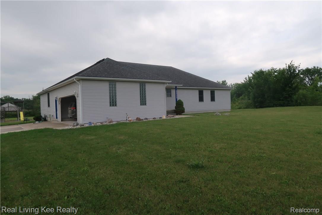 62730 Place Road New Haven, MI 48048 - Photo 3 of 42 3.4