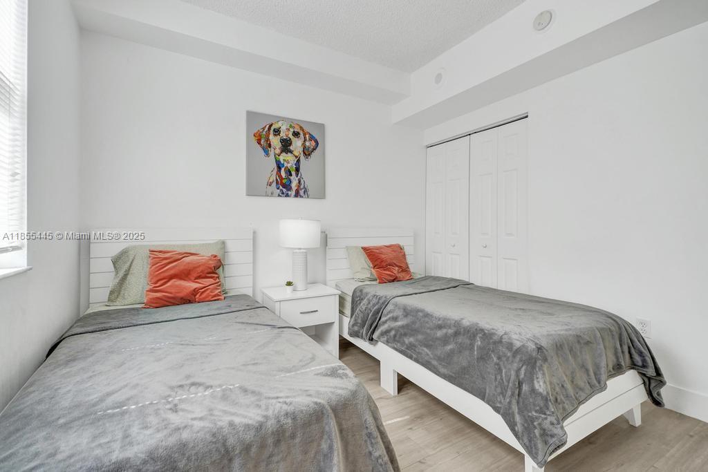17100 North Bay Road, Unit 1511 Sunny Isles Beach, FL 33160 - Photo 58 of 71 a bedroom with a bed and painting on the wall