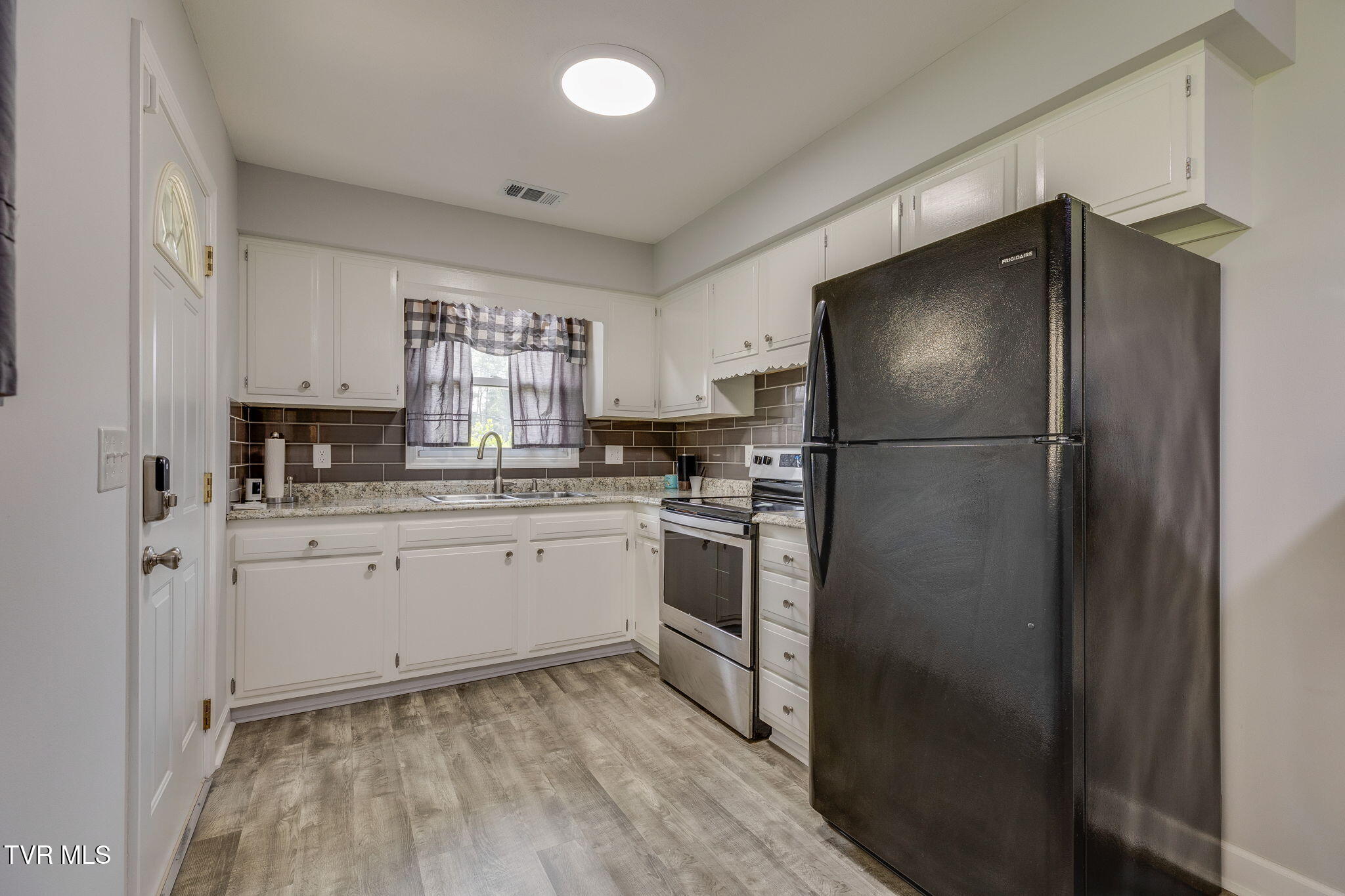 113 Harrell Road Johnson City, TN 37604 - Photo 12 of 36 011