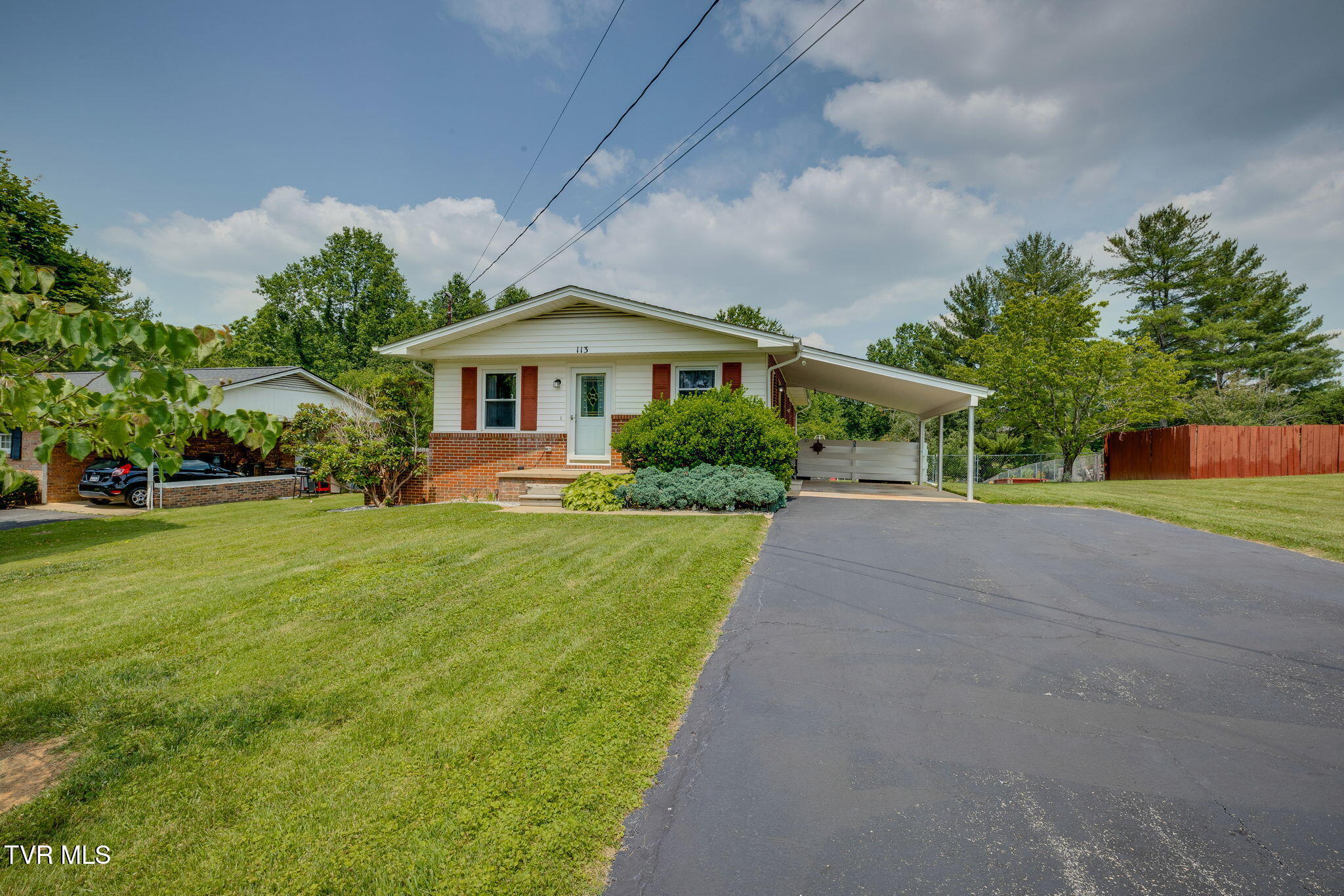 113 Harrell Road Johnson City, TN 37604 - Photo 2 of 36 001