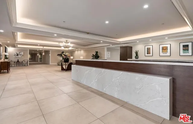 $1,595,000 | 300 North Swall Drive, Unit 106, Beverly Hills, CA 90211