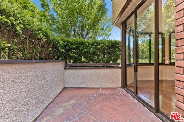 $1,595,000 | 300 North Swall Drive, Unit 106, Beverly Hills, CA 90211