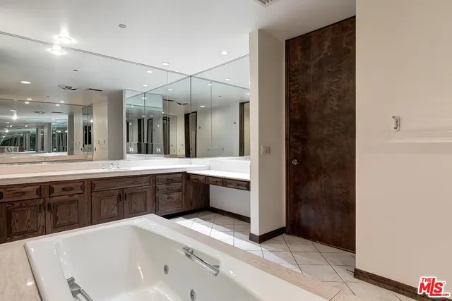 $1,595,000 | 300 North Swall Drive, Unit 106, Beverly Hills, CA 90211