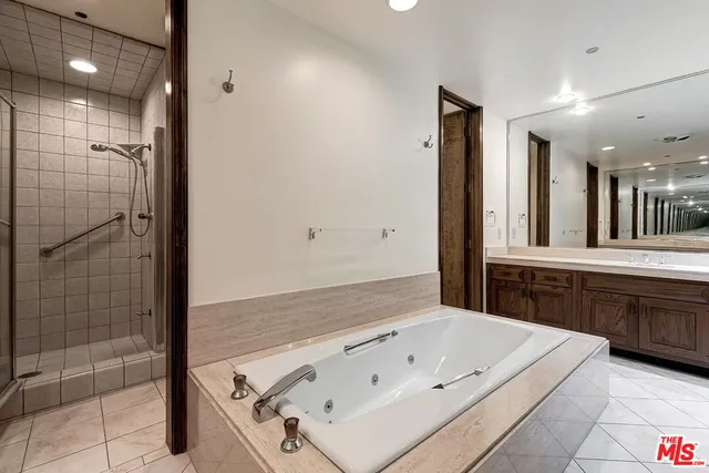 $1,595,000 | 300 North Swall Drive, Unit 106, Beverly Hills, CA 90211