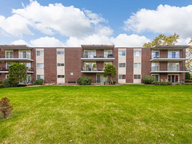 $160,000 | 5540 Walnut Avenue, Unit 33A, Downers Grove, IL 60515