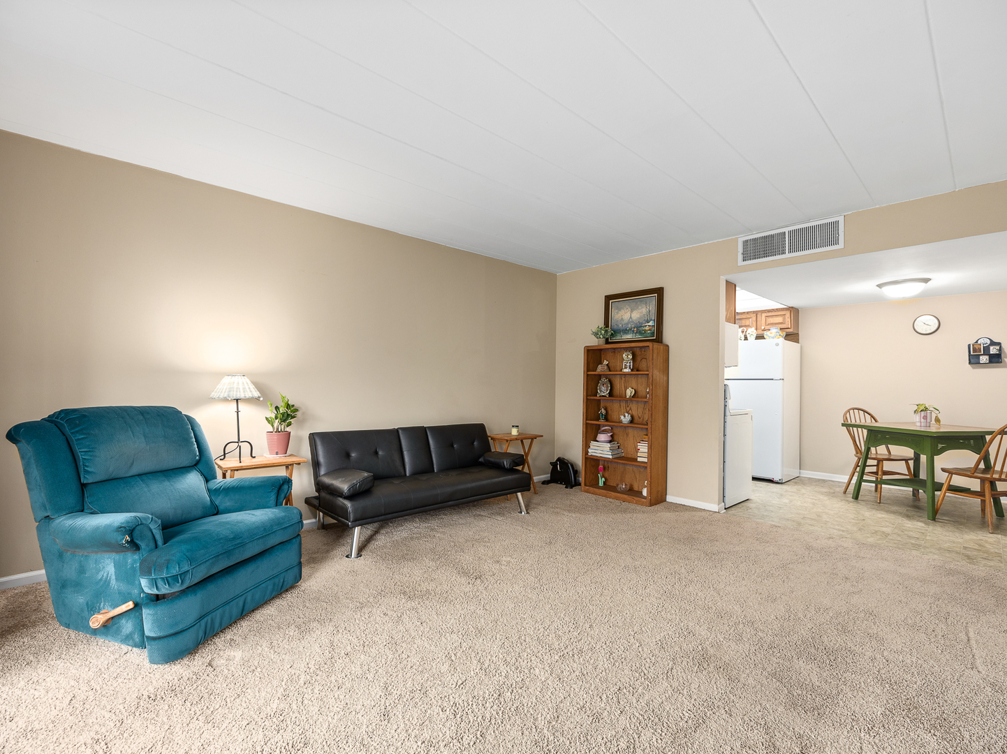 5540 Walnut Avenue, Unit 33A Downers Grove, IL 60515 - Photo 6 of 25 a living room with furniture and a window