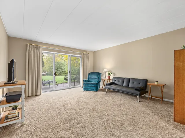 $160,000 | 5540 Walnut Avenue, Unit 33A, Downers Grove, IL 60515