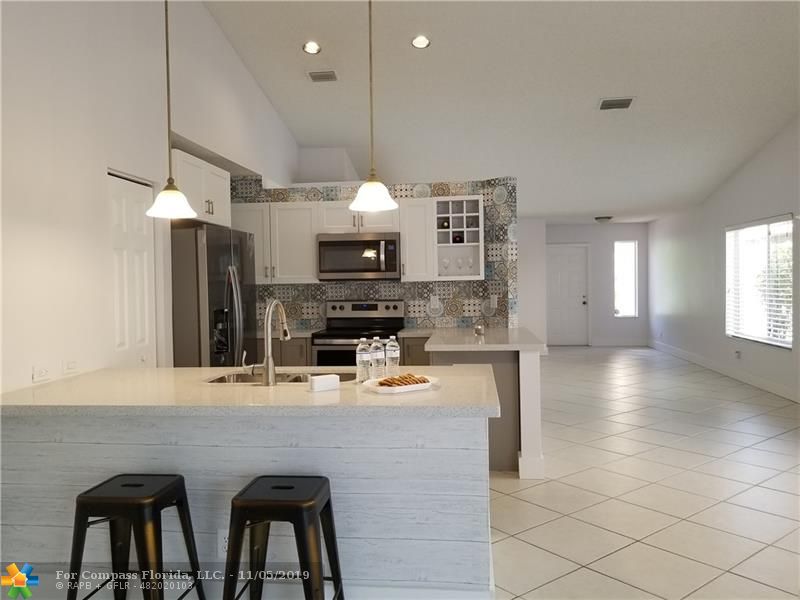 1527 Palermo Drive Weston, FL 33327 - Photo 3 of 16