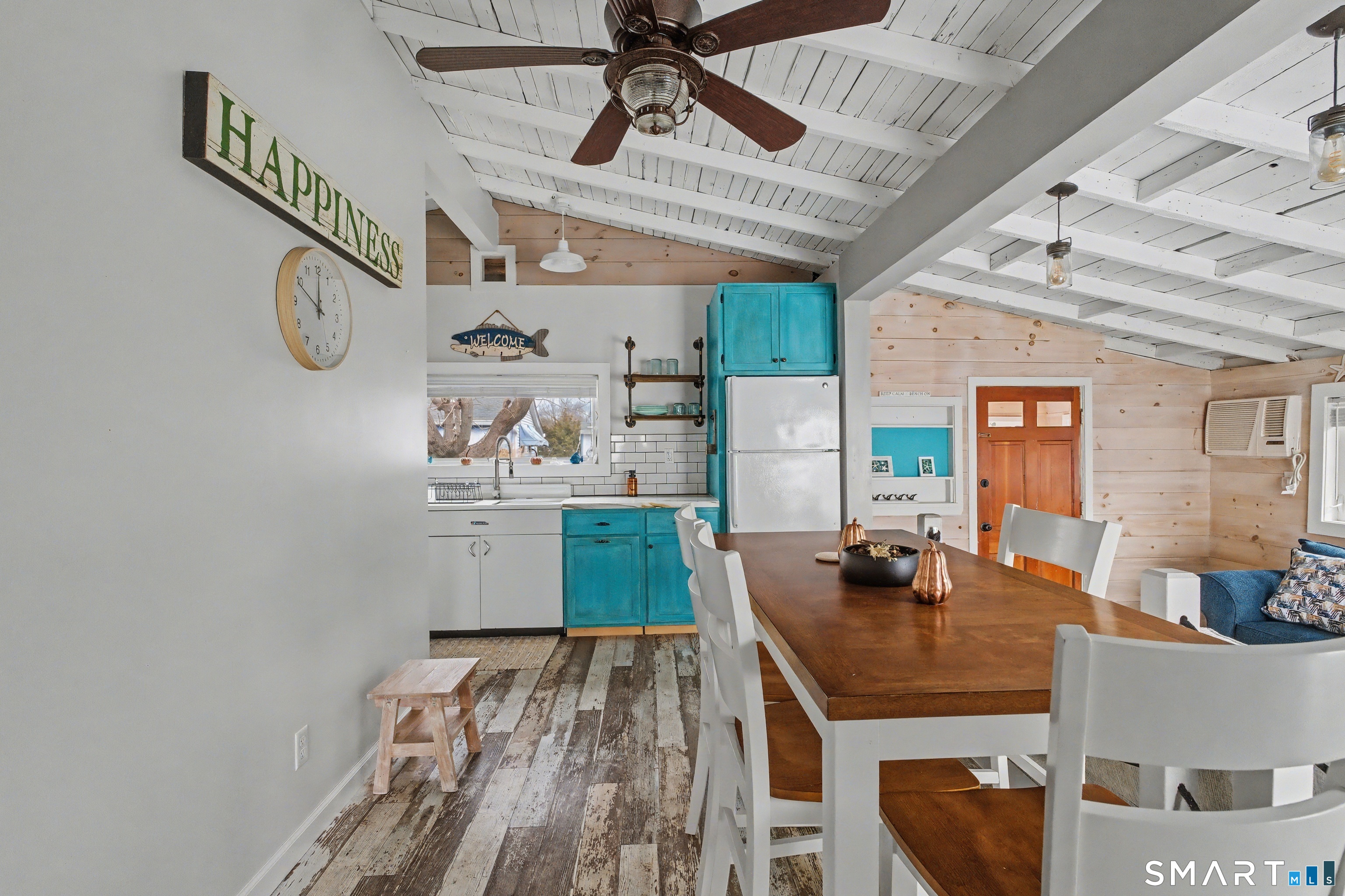 26 North Street Madison, CT 06443 - Photo 9 of 33 a room with table and chairs