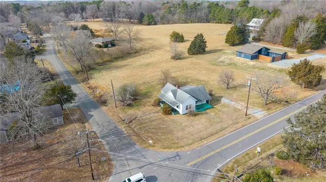 $250,000 | 1004 West King Street, Hillsborough, NC 27278