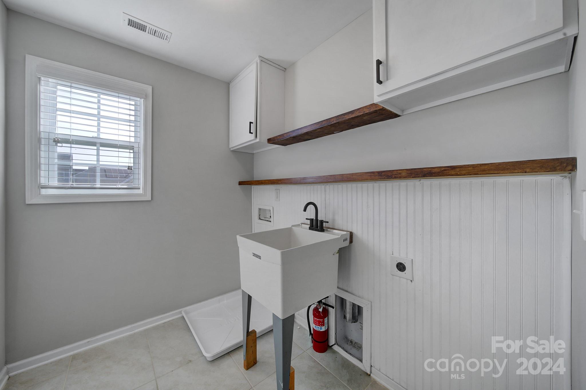 9518 Inverness Bay Road Charlotte, NC 28278 - Photo 30 of 42 a bathroom with a sink and a window