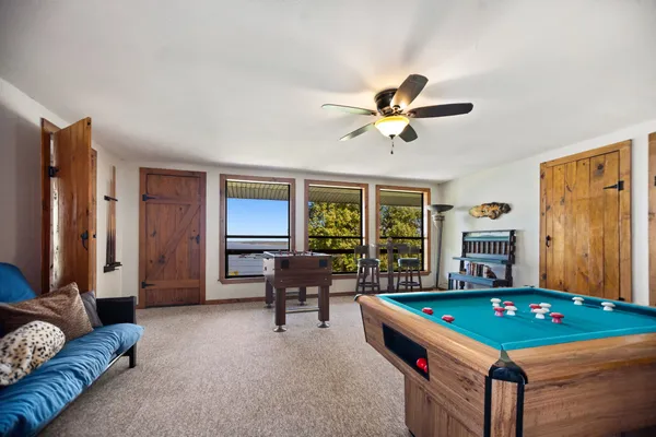 a view of entryway with a rug