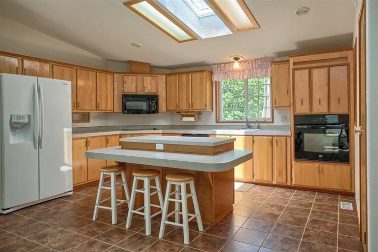 2941 Anderson Creek Road Talent, OR 97540 - Photo 7 of 25 Additional Photo