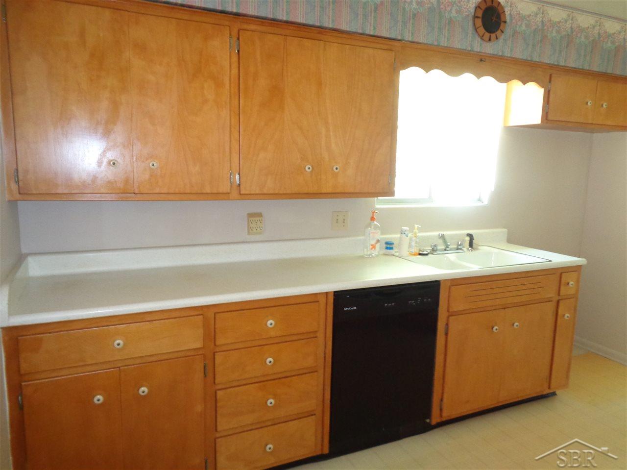 1376 North Center Road Saginaw, MI 48638 - Photo 9 of 31 50020390-8.JPG
