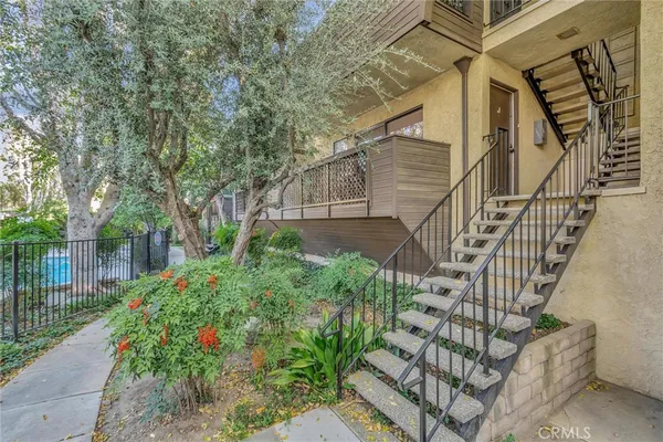 $2,100 | 7304 Corbin Avenue, Unit J, Reseda, CA 91335