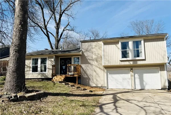 $399,000 | 14718 West 91st Terrace, Lenexa, KS 66215