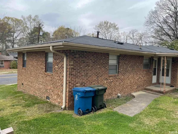 a back yard of a house