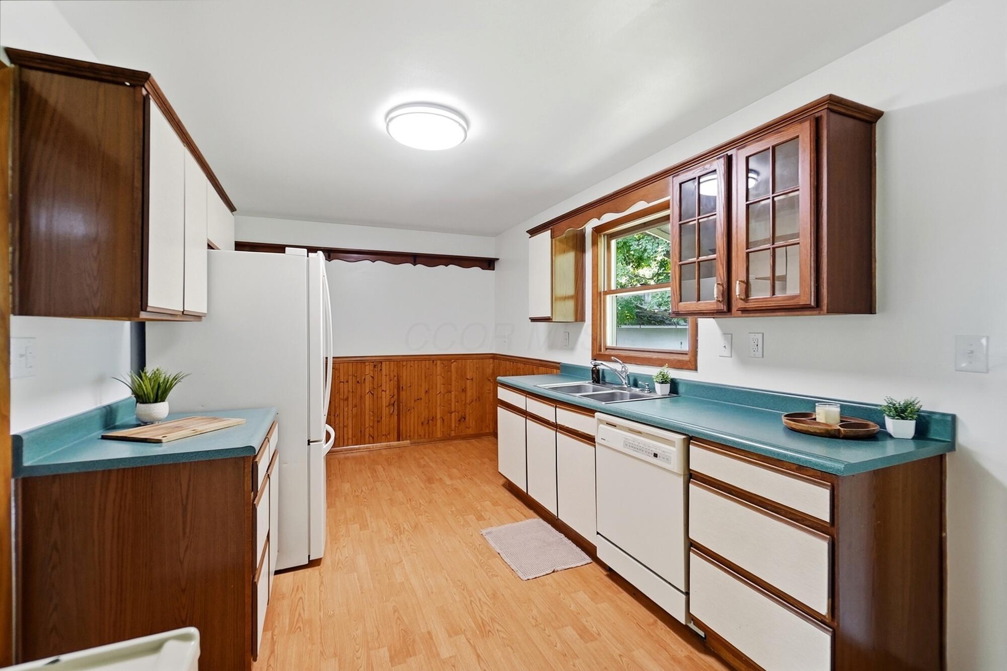5474 Inlet Drive Columbus, OH 43232 - Photo 5 of 21 Kitchen
