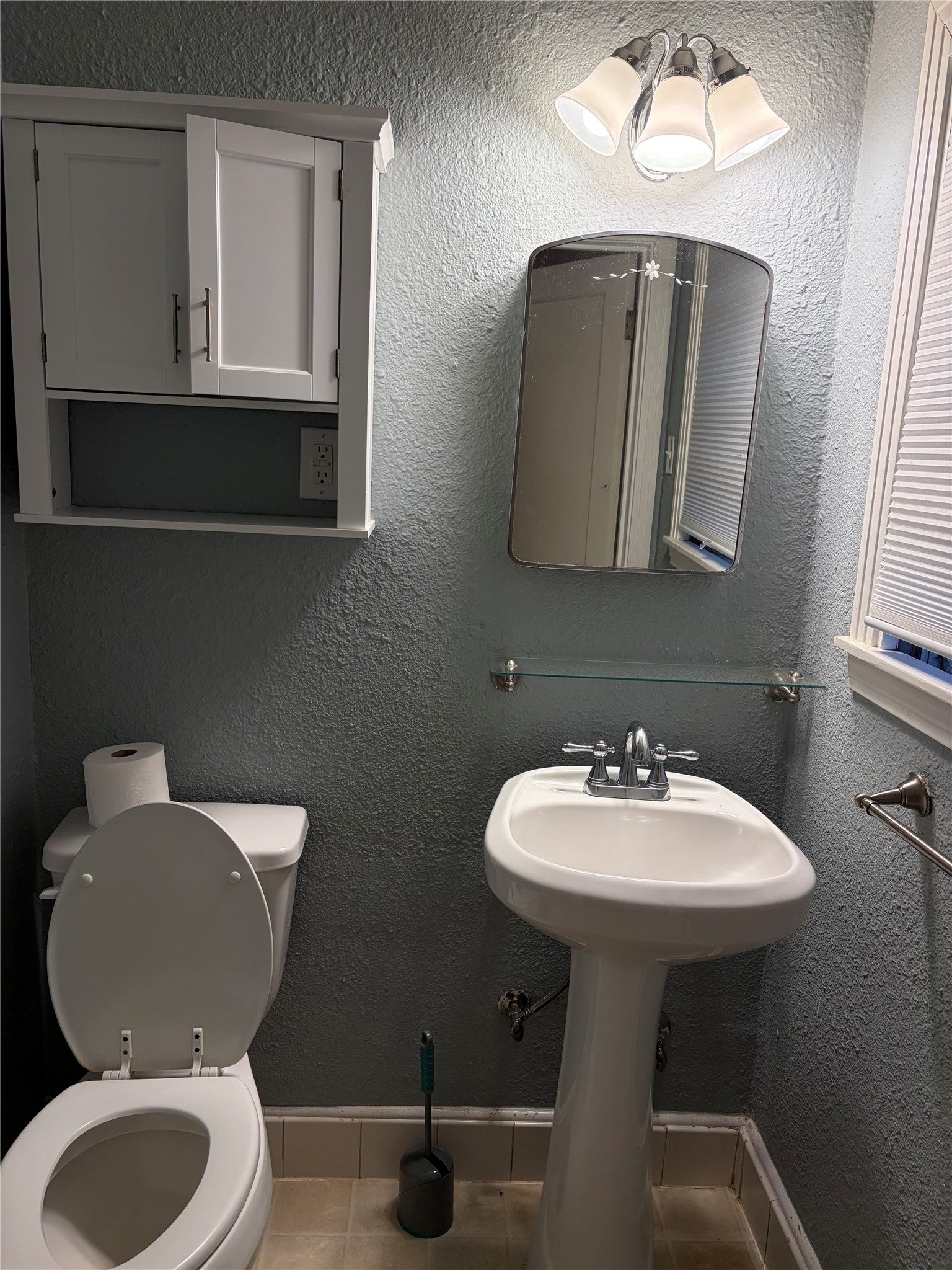 5618 Bull Creek Road Austin, TX 78756 - Photo 4 of 10 Primary half bath.