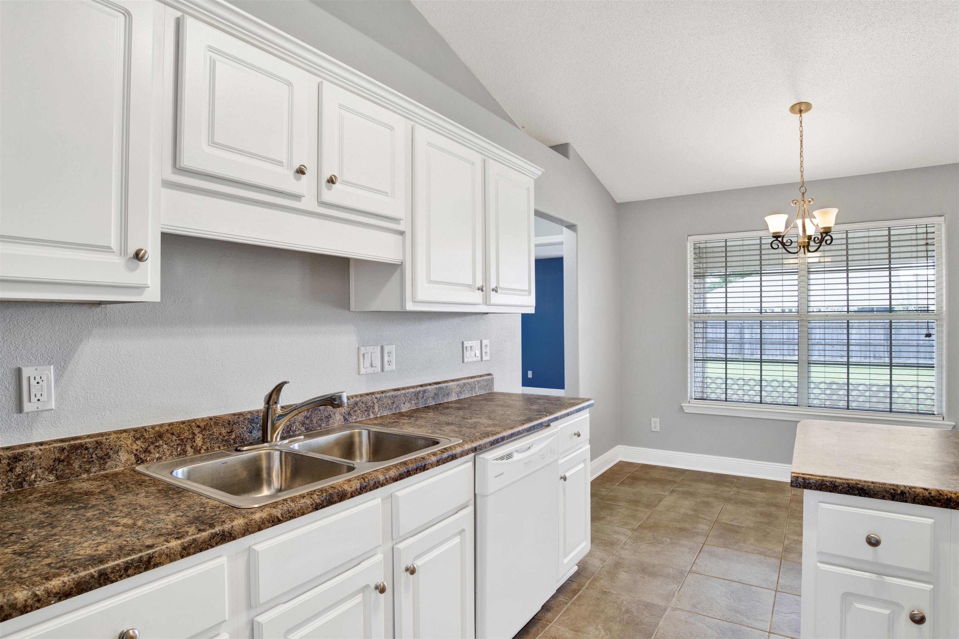 1043 Orlando Drive Foley, AL 36535 - Photo 12 of 25 Kitchen