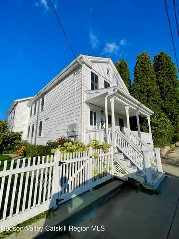 $2,650 | 534-536 Columbia Street, Unit 2, Hudson, NY 12534