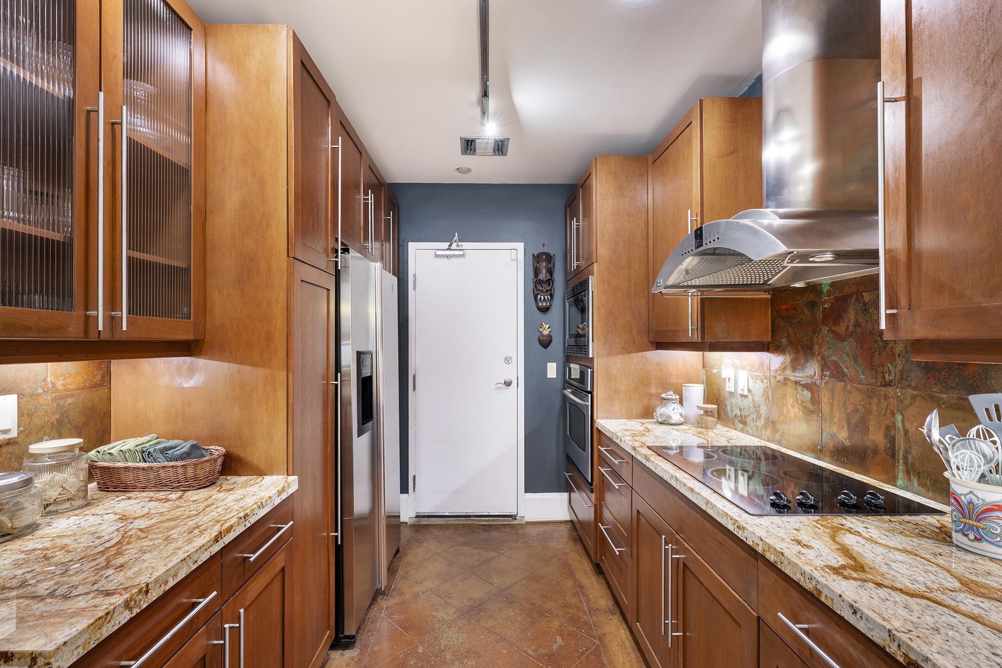 1722 Washington Avenue, Unit D Houston, TX 77007 - Photo 12 of 28 Electric cooktop, wall microwave and oven, glass front cabinets and under cabinet lighting. Door goes to the private hallway for occupants.